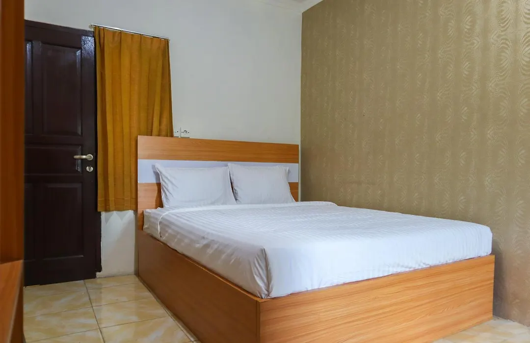 Oyo Life 2590 Kost Assirot-1