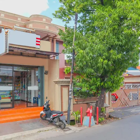 Oyo Life 2590 Kost Assirot-2